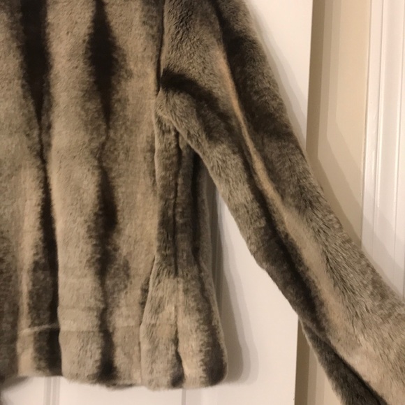 NWT Faux Fur Jacket - Picture 4 of 4